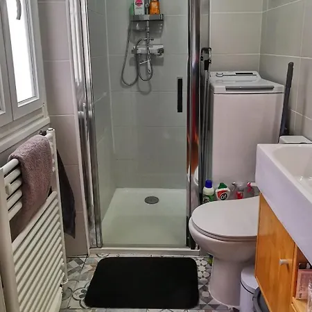 Lovely Flat Abbesses Center - Montmartre Apartamento Paris