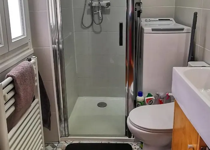 Lovely Flat Abbesses Center - Montmartre Appartement Parijs